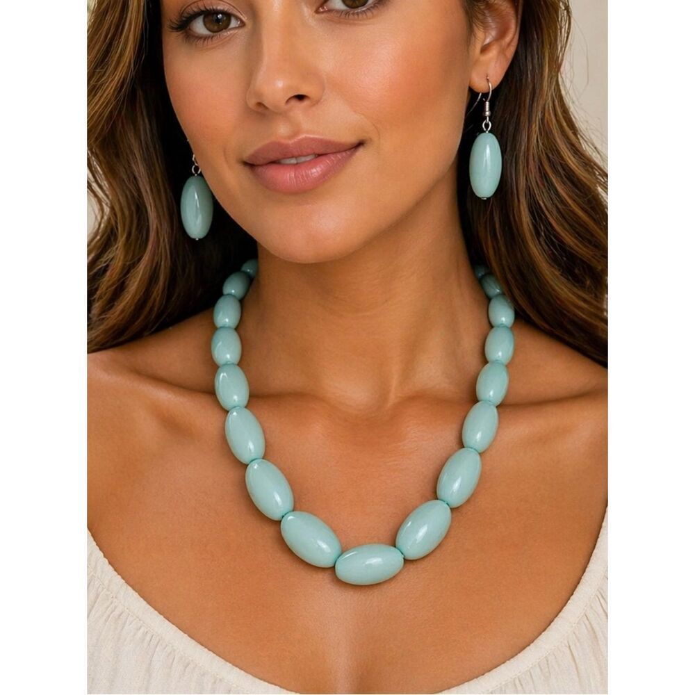 2/$20 Seafoam Green Necklace Earring Bauble Oval Set